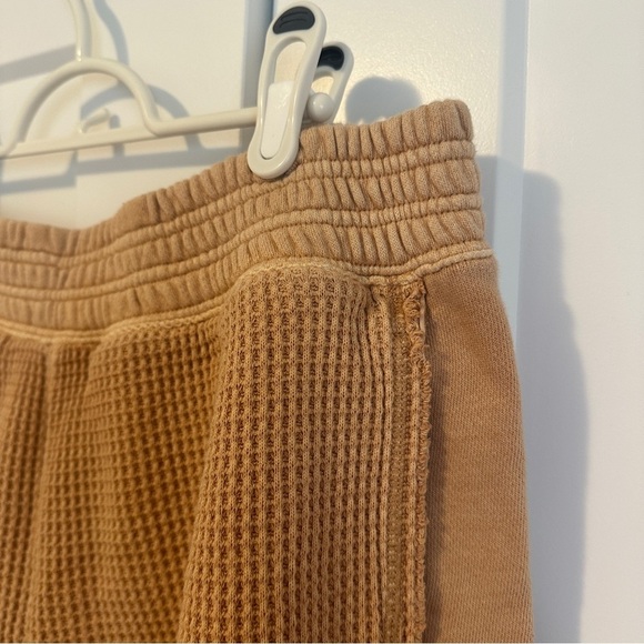 Aerie Tan Waffle Knit Shorts Size Large Women’s - Picture 4 of 9